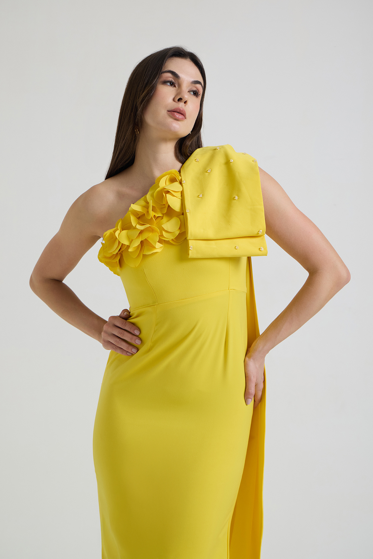 Yellow One-shoulder Petal Bow Falling Dress